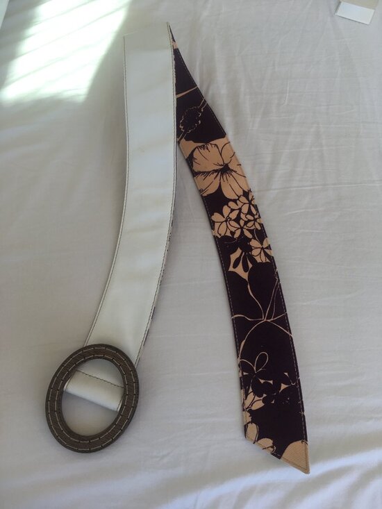 Rare vintage Mui Mui white leather reversible belt, wood buckle